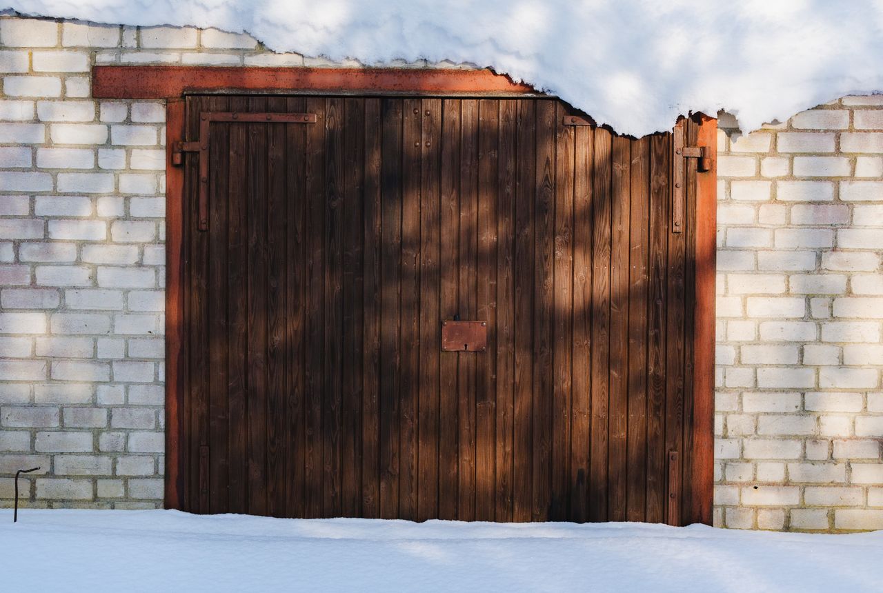 Garage door service in Omaha, NE