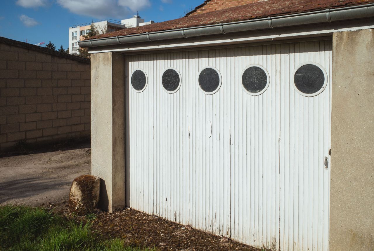 Garage door service in Omaha, NE