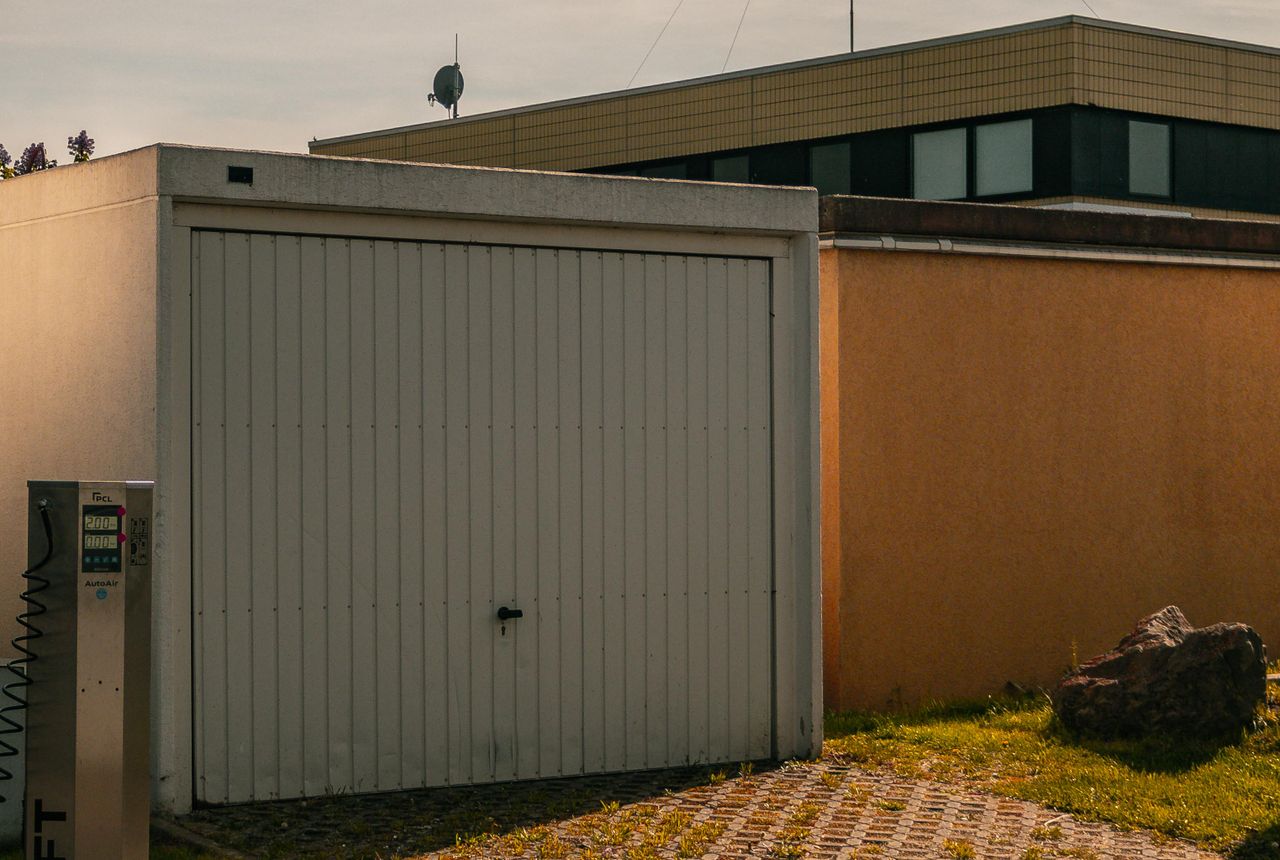 Garage door service in Omaha, NE